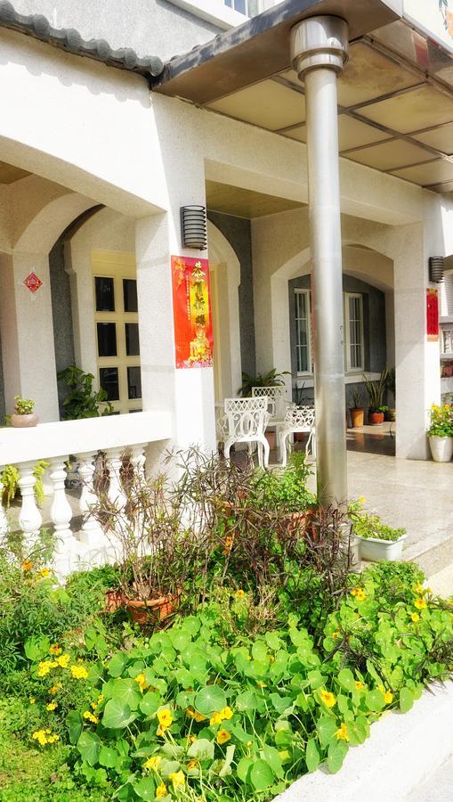 Red Roof B&B Цзиньху Экстерьер фото