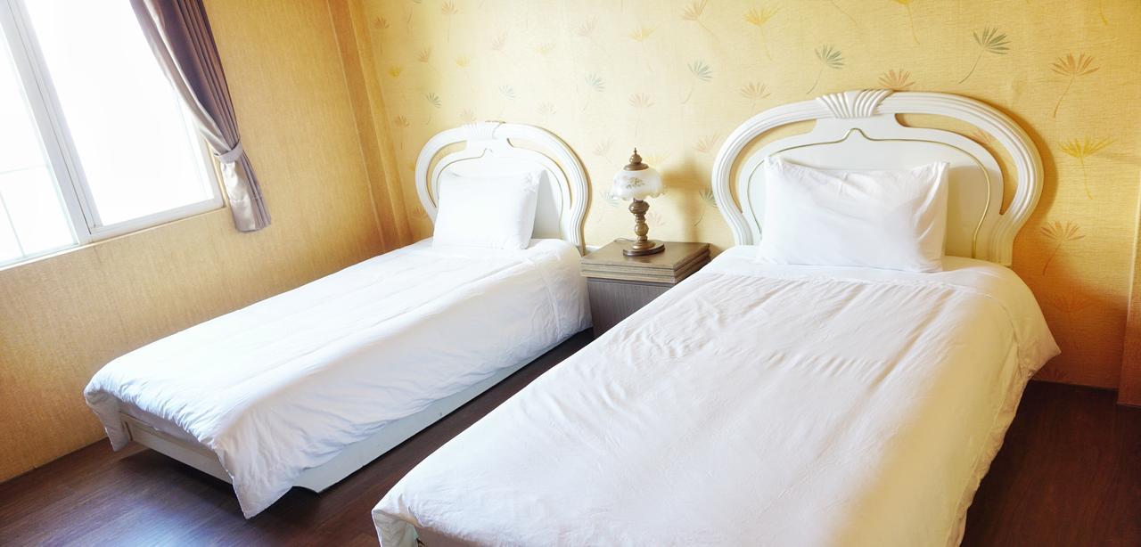 Red Roof B&B Цзиньху Экстерьер фото