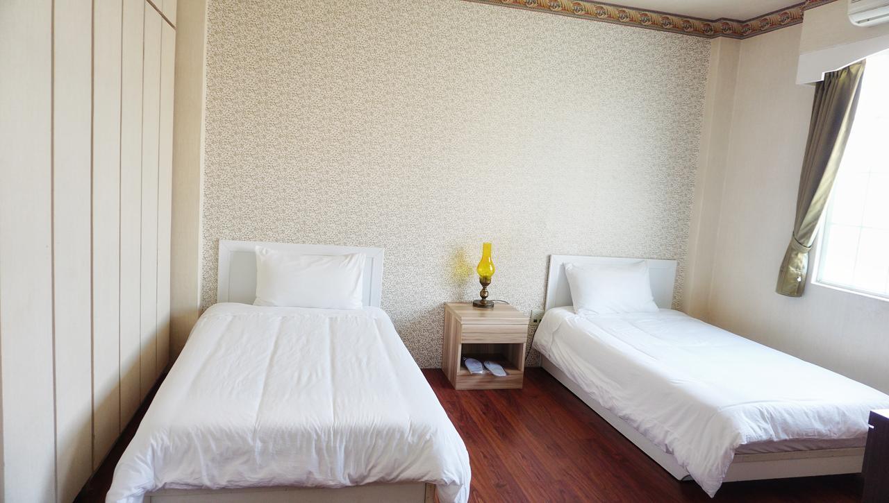 Red Roof B&B Цзиньху Экстерьер фото